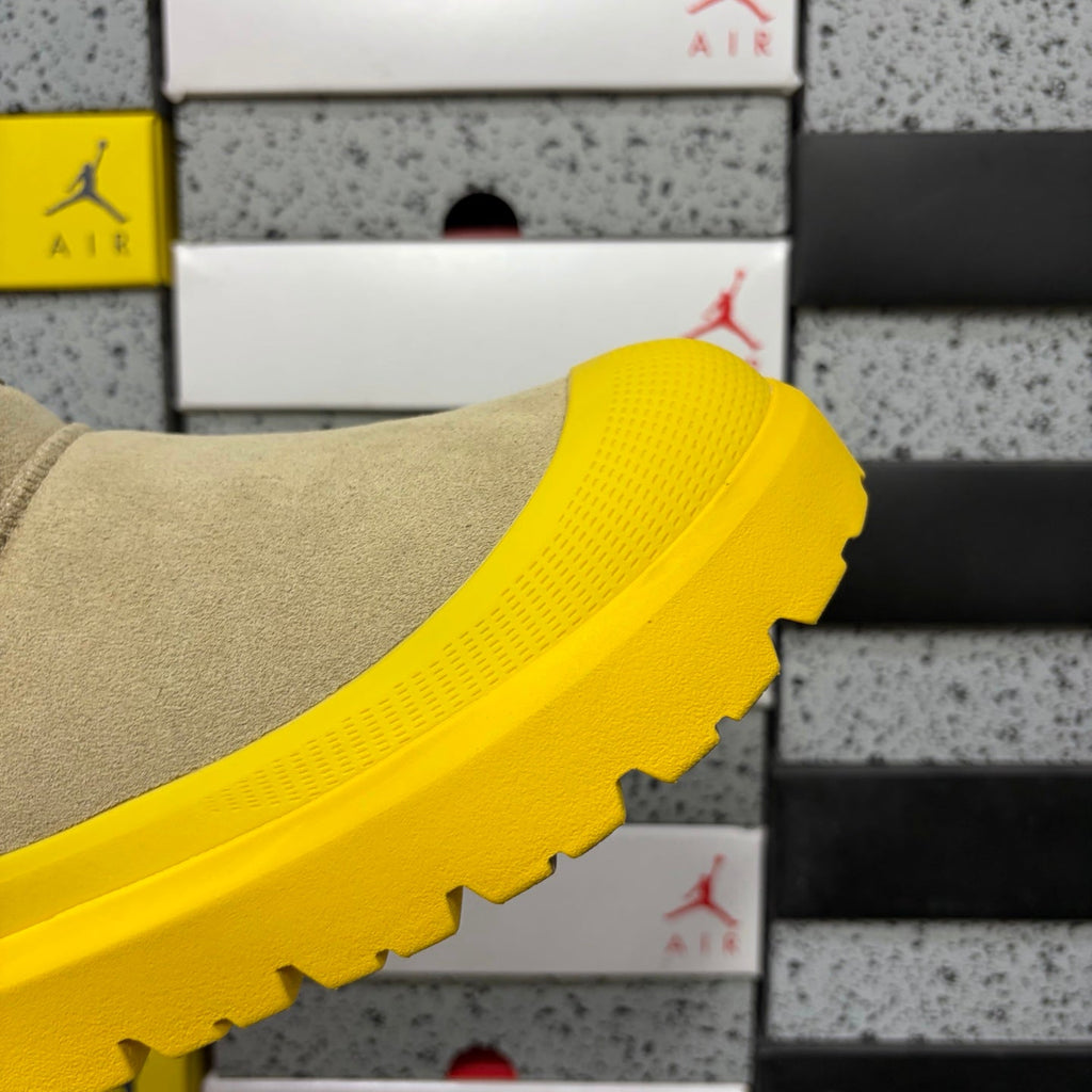 UGG Neumeel Deco Boot – Unisex Suede Ankle Boot in Sand with Yellow Lug Sole
