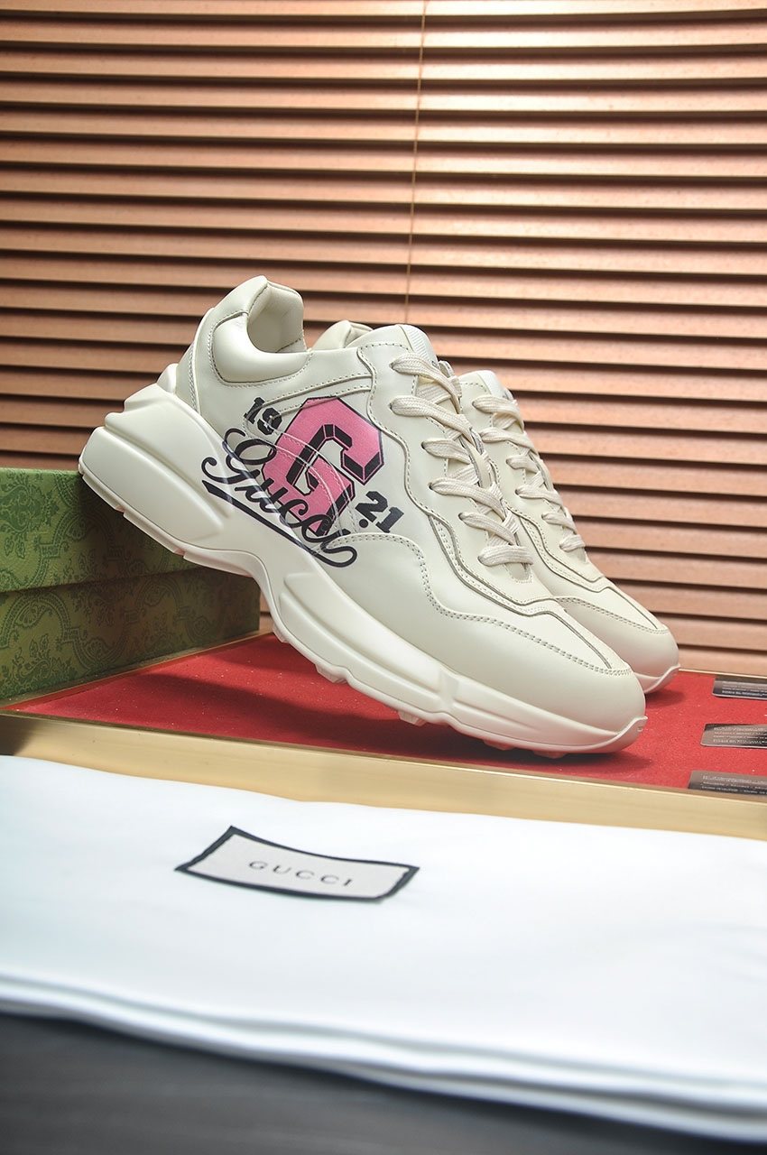 GUCCI Off-White Pink Graphic Sneakers